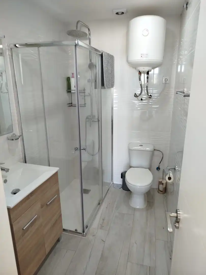 Baño de Estudio de alquiler en Torremolinos con Aire acondicionado, Amueblado y Piscina comunitaria