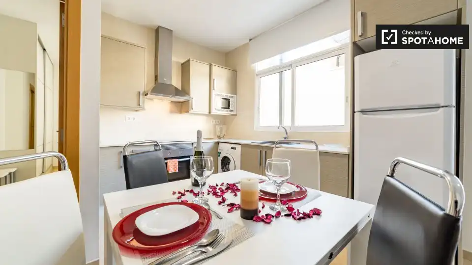 Flat with terrace to rent in Camins al Grau