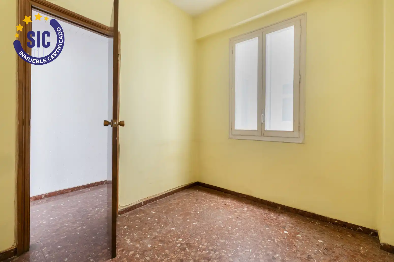 Bedroom of Flat for sale in Valencia