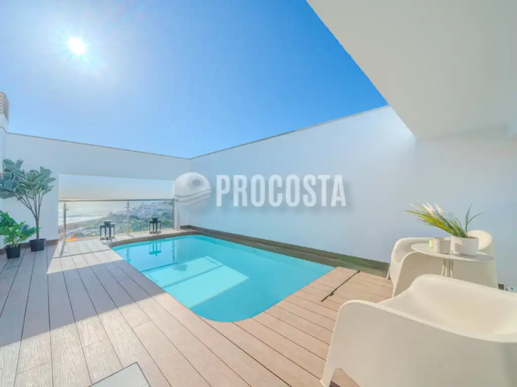 Piscina de Casa adosada en venda en Almuñécar amb Aire condicionat, Calefacció i Terrassa