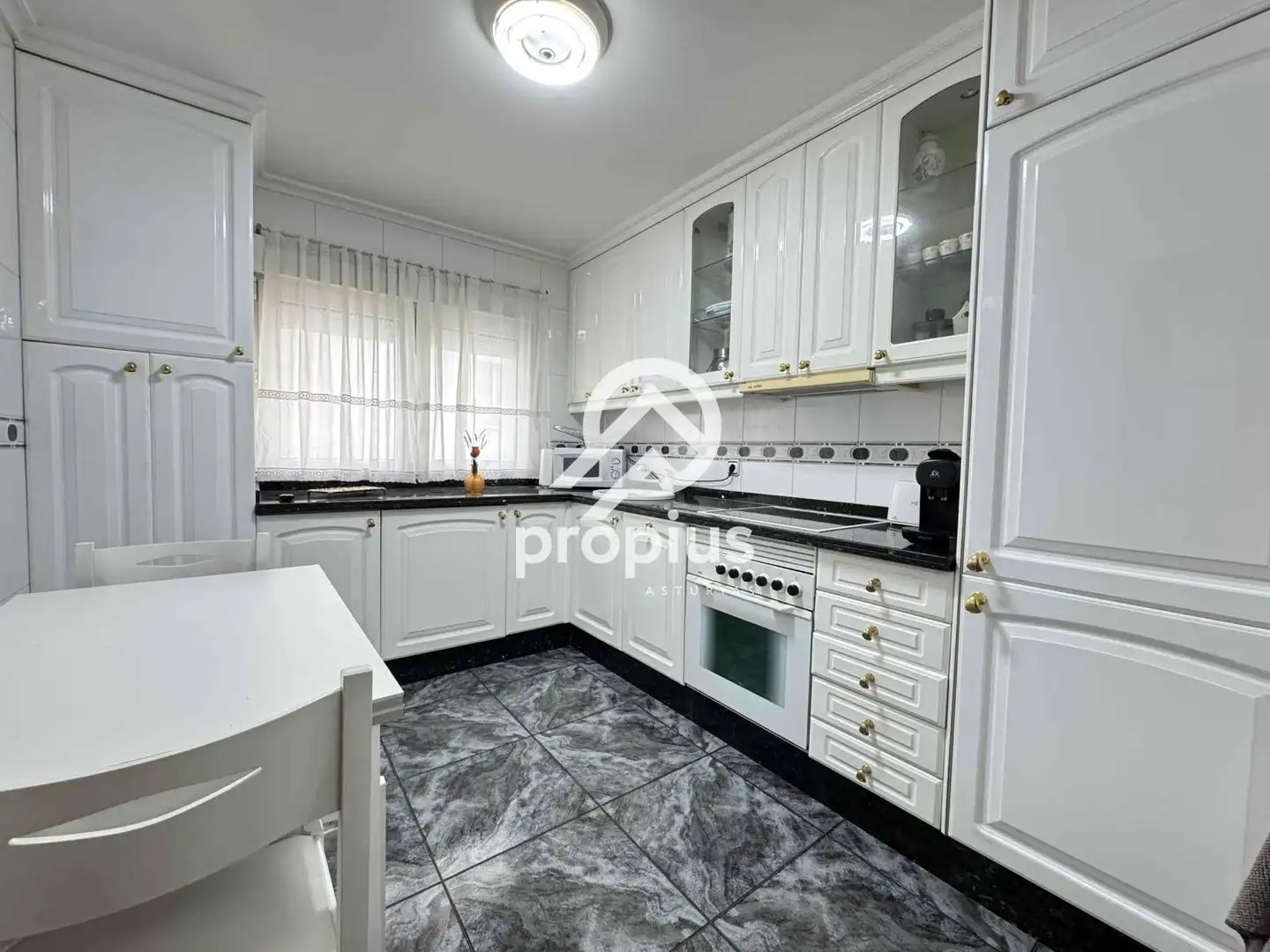 Piso en venta en Pedro Antonio Menendez, Parque San Francisco - Uría
