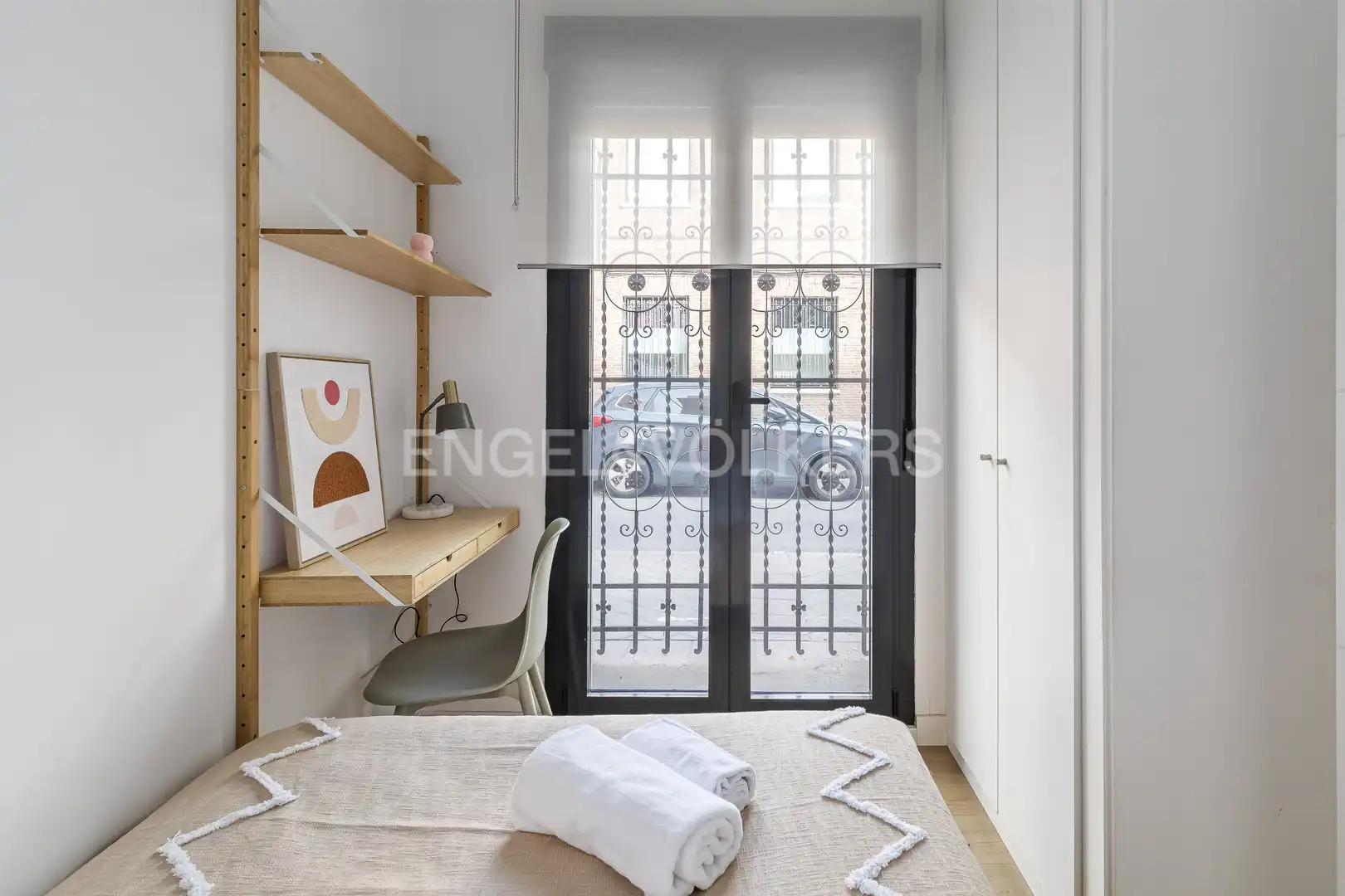 Dormitori de Apartament de lloguer en Madrid amb Aire condicionat, Calefacció i Moblat