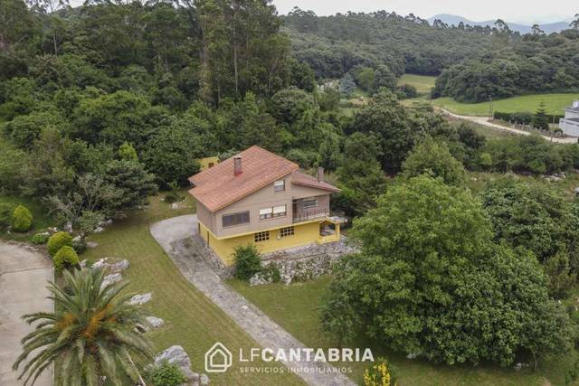 Casa-chalet en Venta en Barrio la Llastra en Escobedo