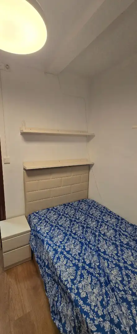 Bedroom of Flat for share in Barcelona  with Heating, Parquet flooring and Furnished