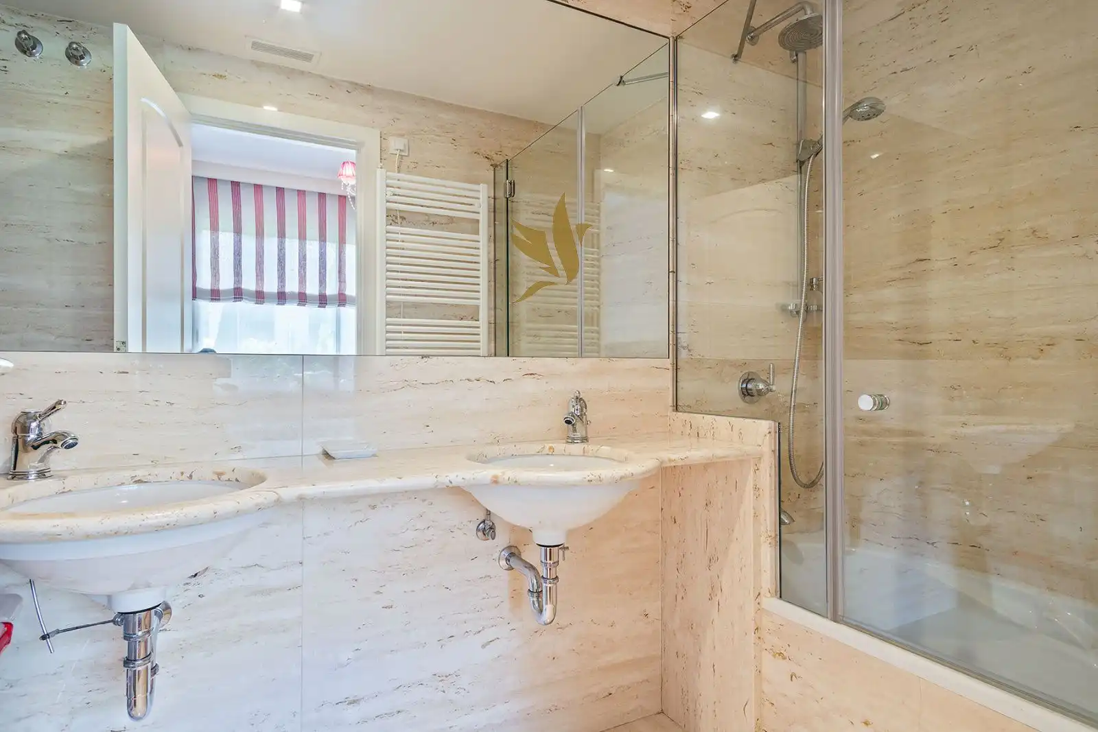 Bany de Casa o xalet de lloguer en Barcelona amb Aire condicionat, Calefacció i Jardí privat