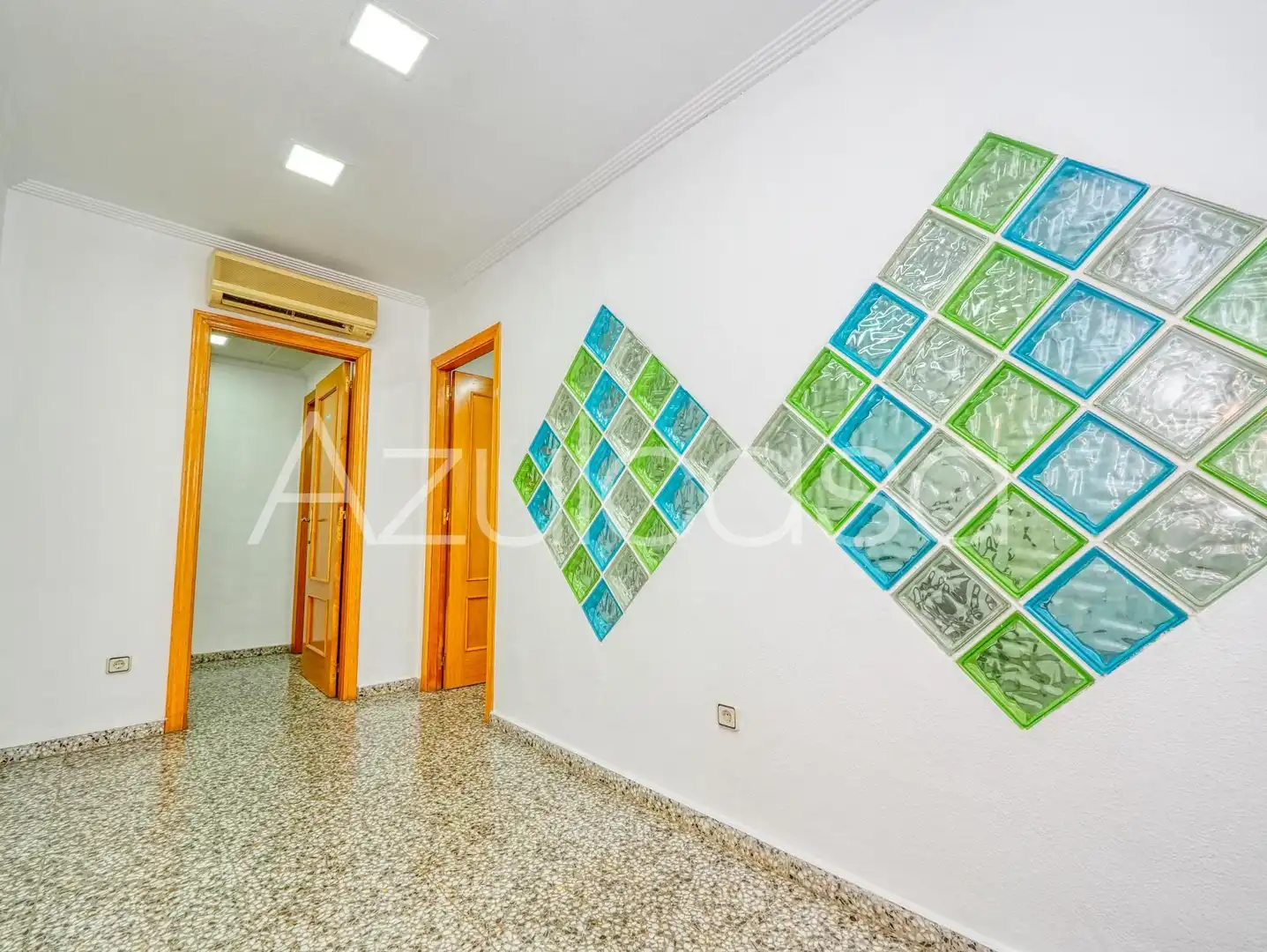 Commercial properties for sale in Alicante / Alacant  with Air Conditioner