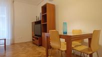 Living room of Flat to rent in  Madrid Capital  with Air Conditioner, Heating and Parquet flooring