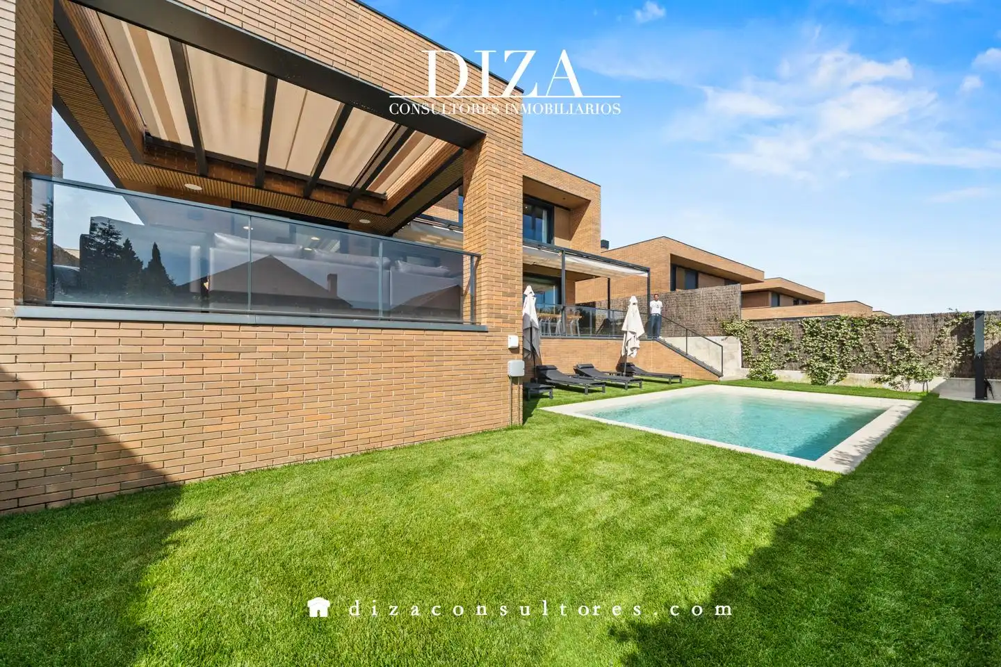 Exterior view of Houses for sale in Las Rozas de Madrid  with Air Conditioner, Heating and Private garden