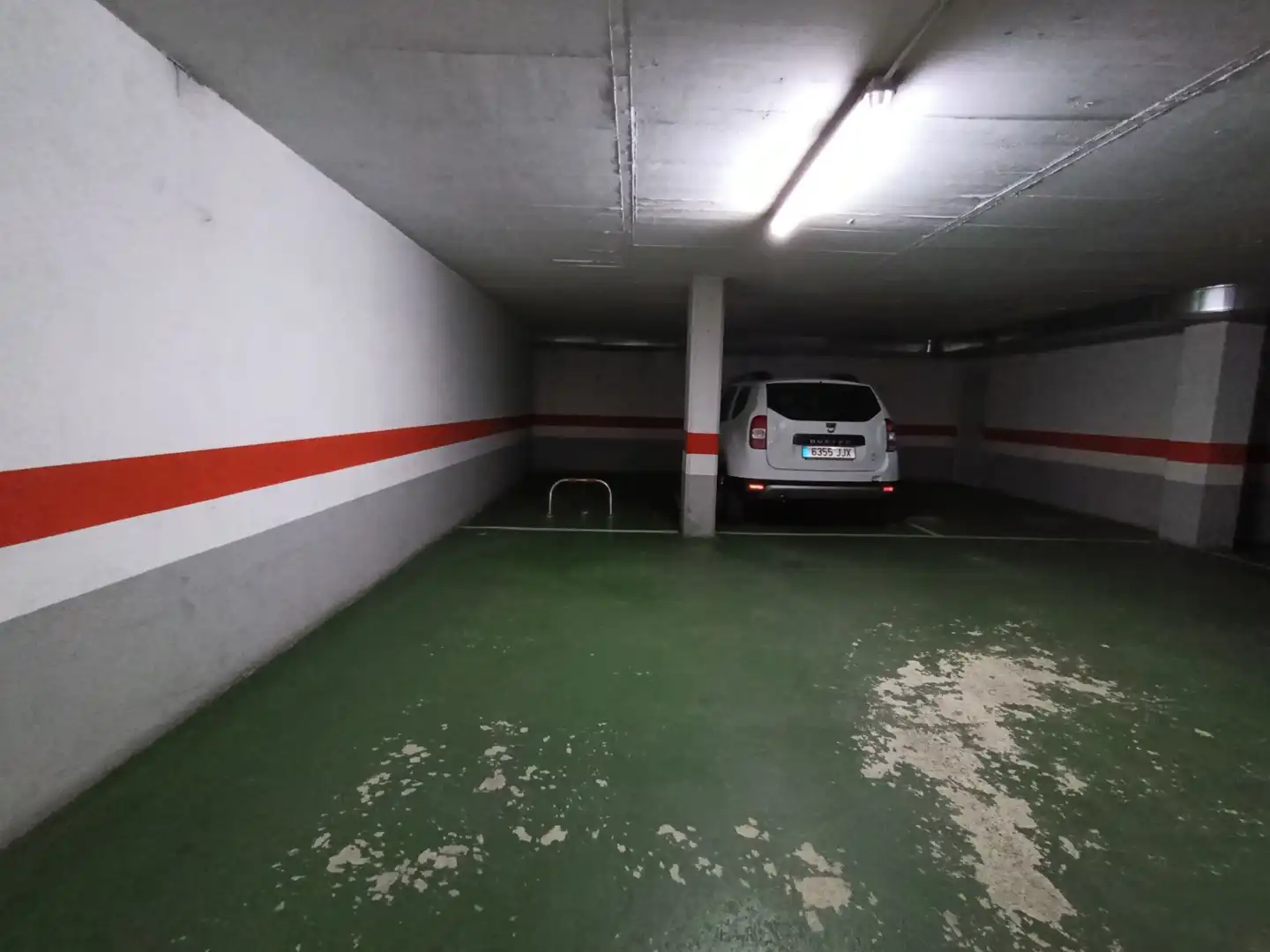 Aparcament amb ascensor en venda a Avenida de Logroño