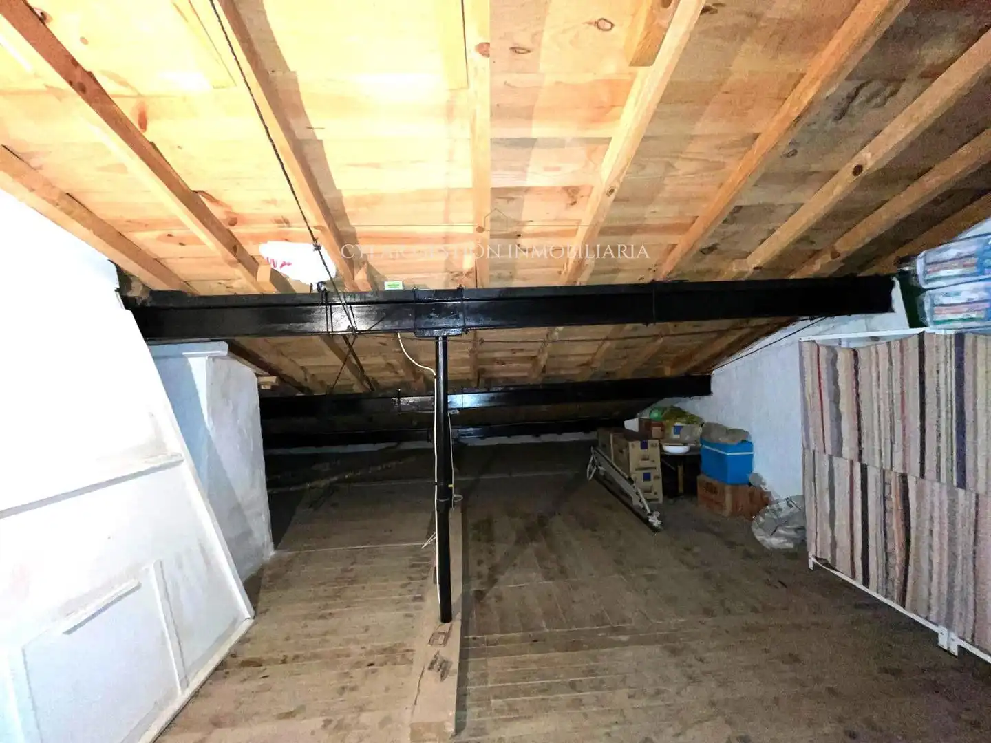 Casa o xalet en venda en San Pedro de Rozados amb Calefacció, Traster i Moblat