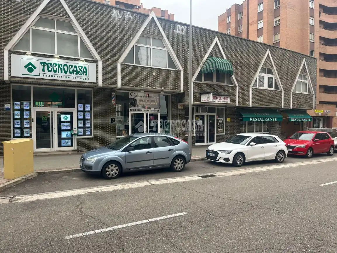 Vista exterior de Local de lloguer en Valladolid amb Calefacció