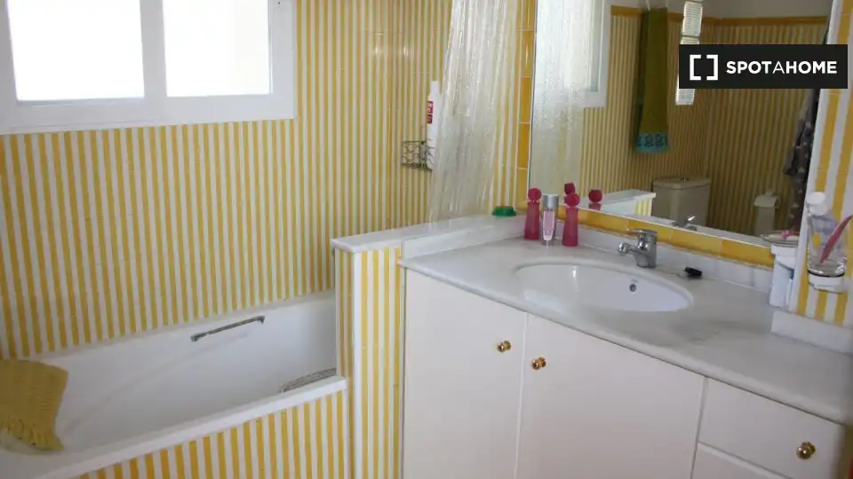 Bathroom of Flat for rent in Riba-roja de Túria  with Air Conditioner, Heating and Furnished