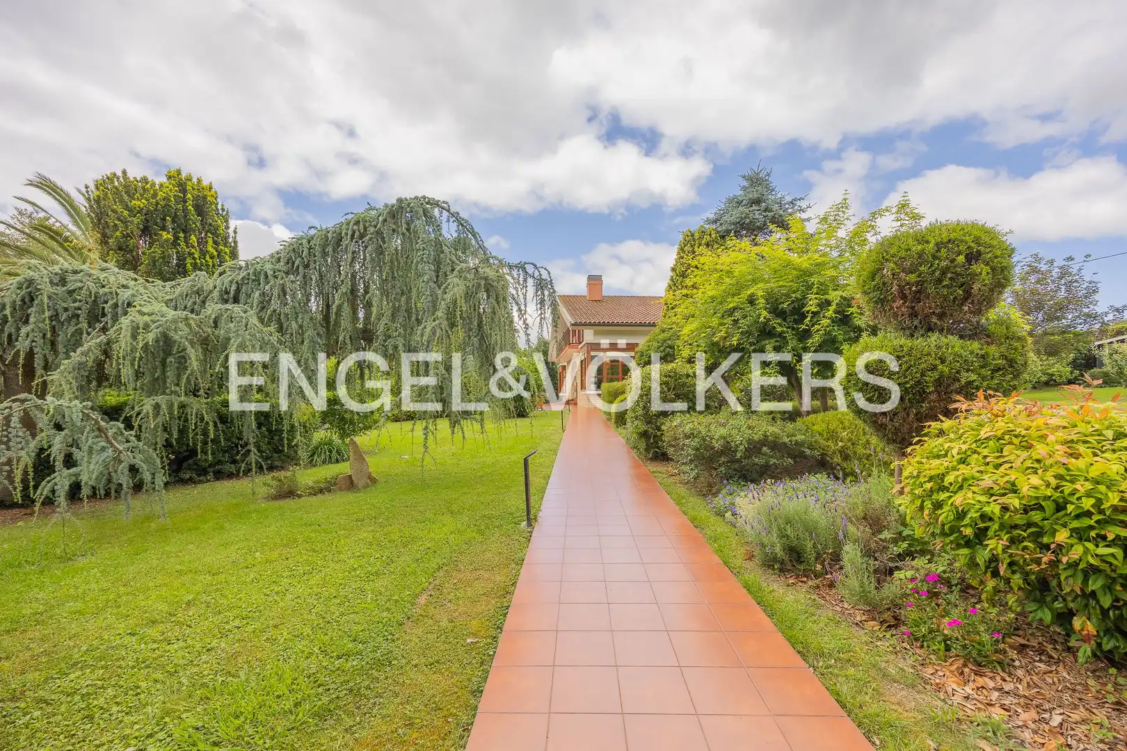 Vista exterior de Casa o chalet en venta en Loiu con Calefacción, Jardín privado y Trastero