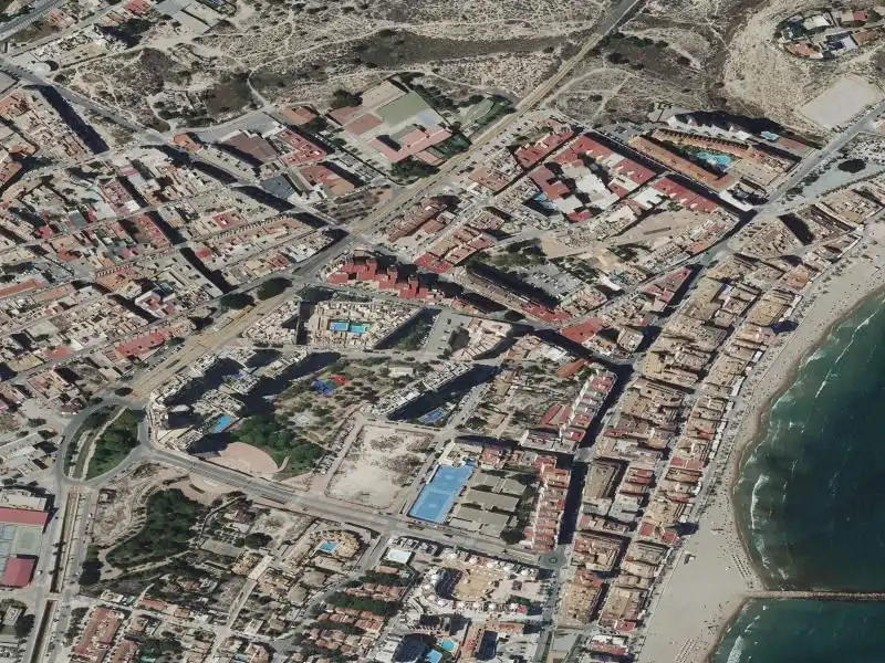 Piso en venta en Calle 25 D' Abril de, Campello Playa