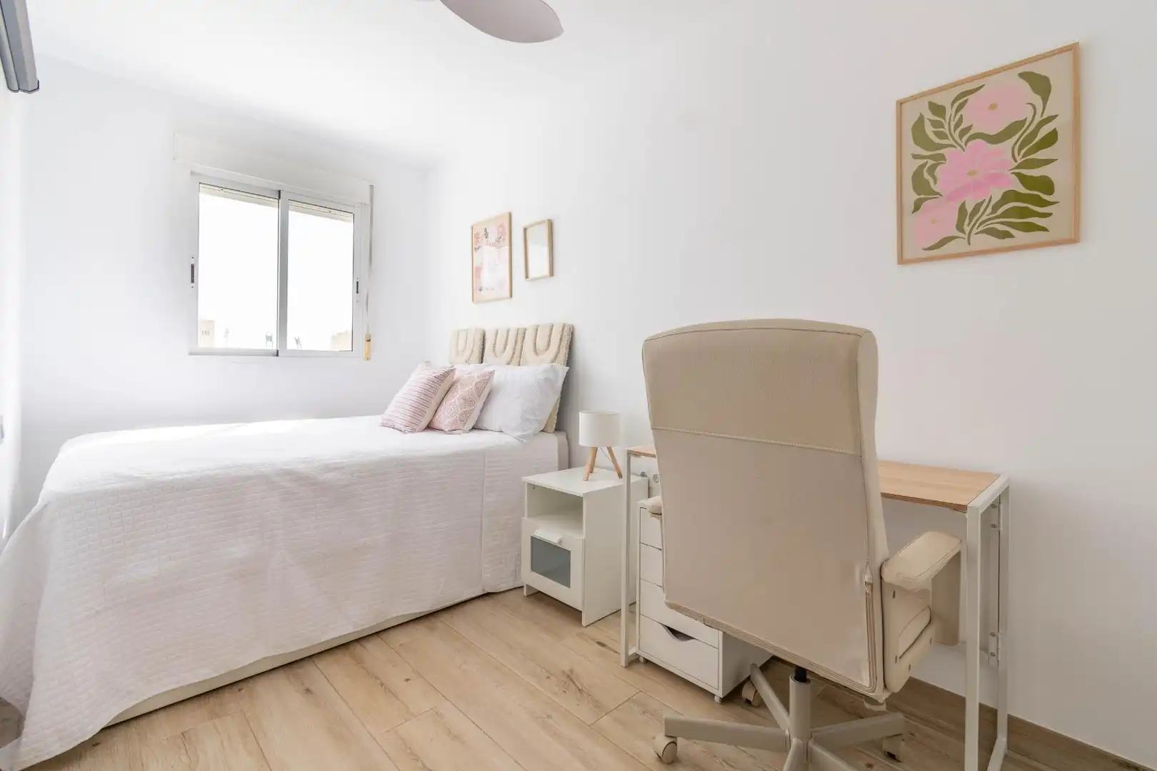 Habitación de Piso en venta en Almería con Aire acondicionado y Terraza