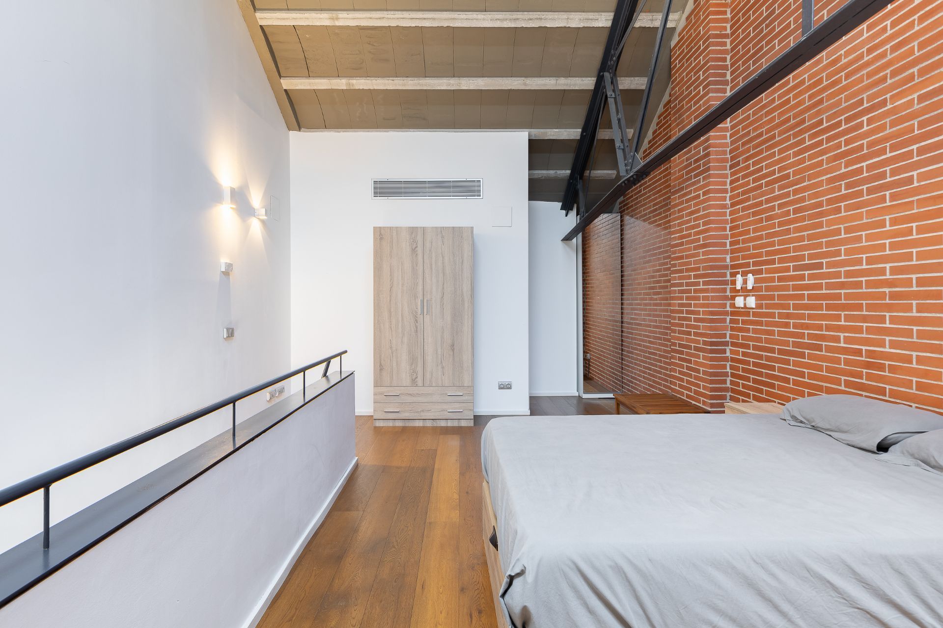 Bedroom of Duplex for sale in  Barcelona Capital  with Air Conditioner and Heating