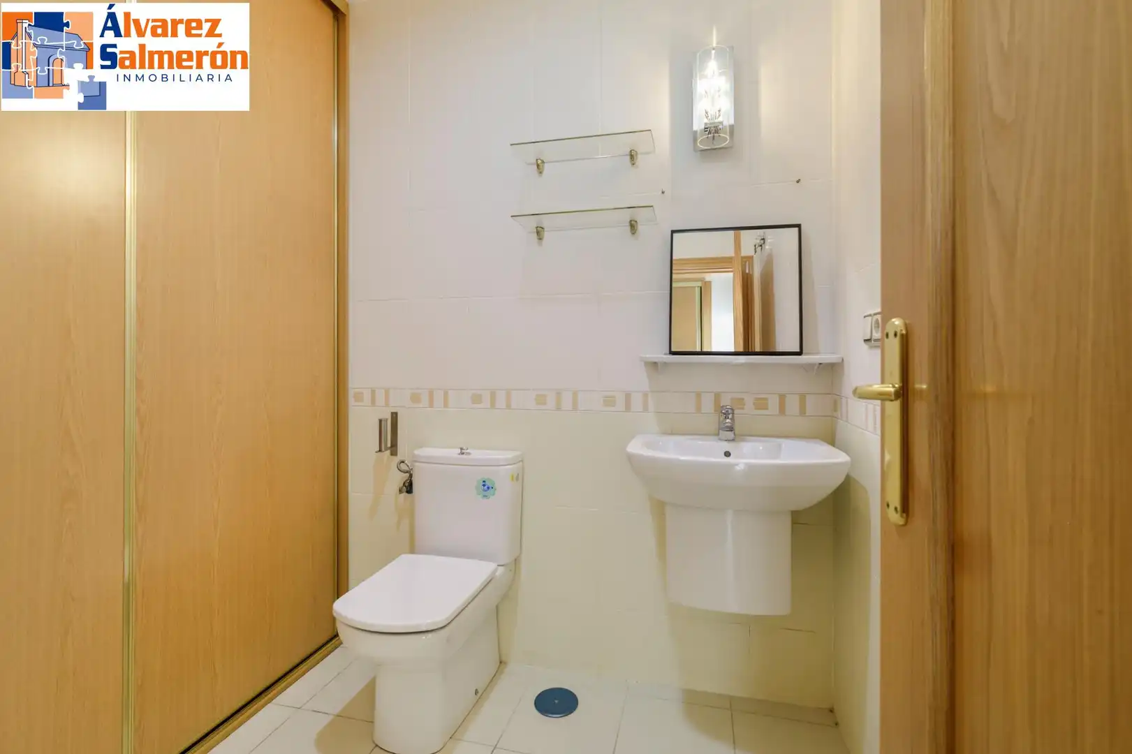 Bathroom of Flat for sale in Armilla  with Air Conditioner, Heating and Storage room