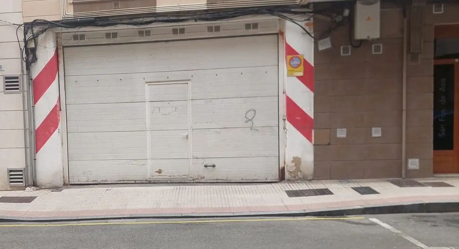 Parking de Local en venta en Gijón  con Amueblado