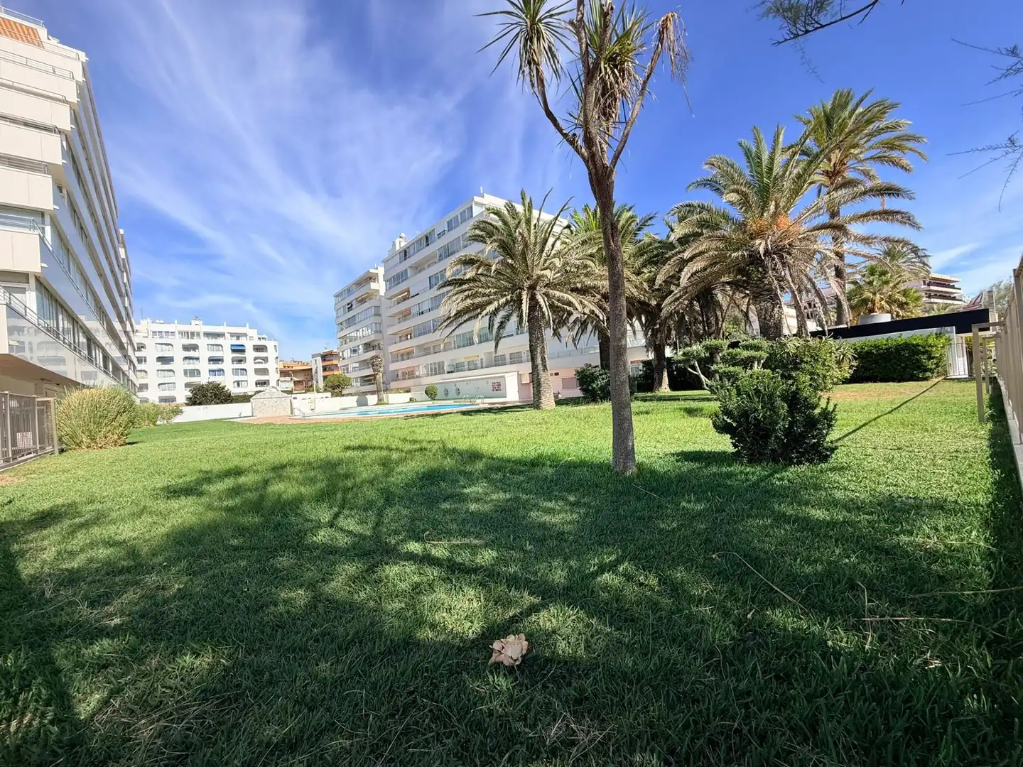 Vista exterior de Apartament en venda en Roses amb Aire condicionat, Calefacció i Terrassa
