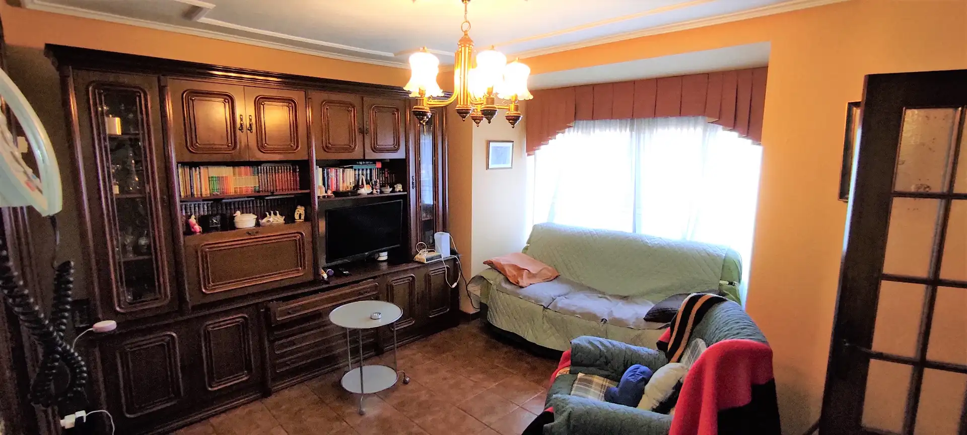 Sala de estar de Casa adosada en venta en Valle de Trápaga-Trapagaran con Calefacción, Jardín privado y Terraza