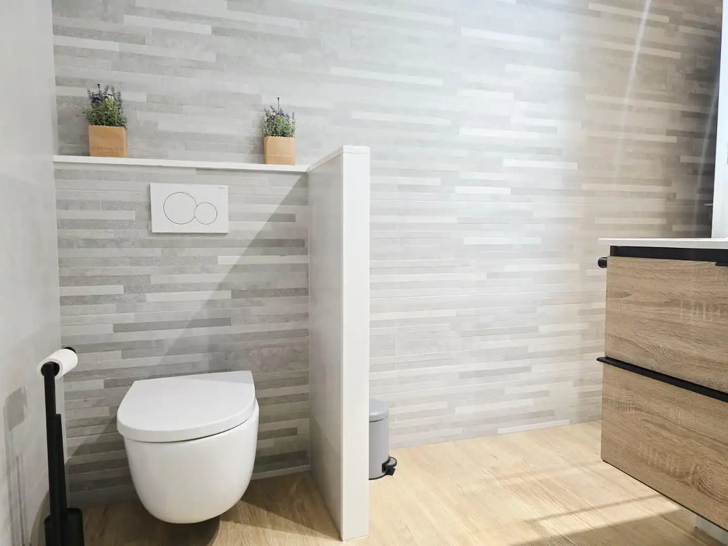 Bathroom of Flat for rent in Valencia  with Parquet flooring and Terrace