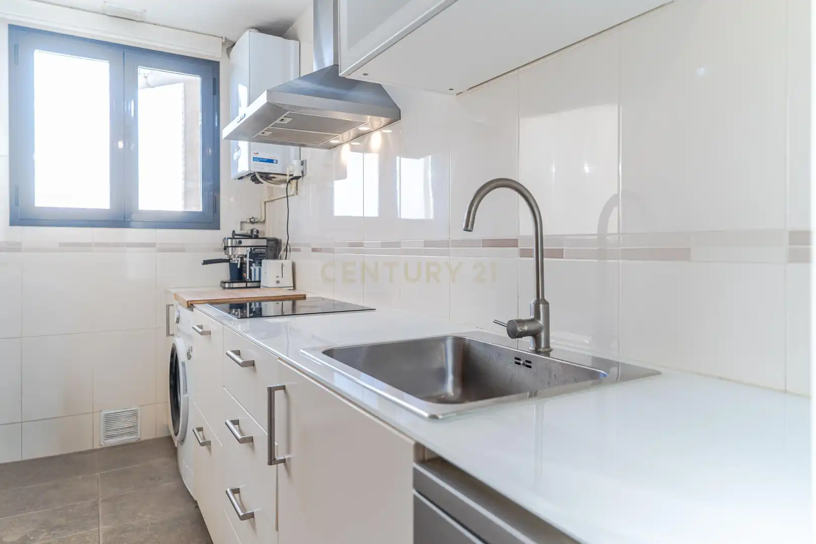 Cuina de Apartament en venda en Granada amb Aire condicionat, Traster i Piscina