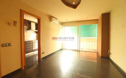Schlafzimmer von Wohnung zum verkauf in Badalona mit Klimaanlage und Balkon