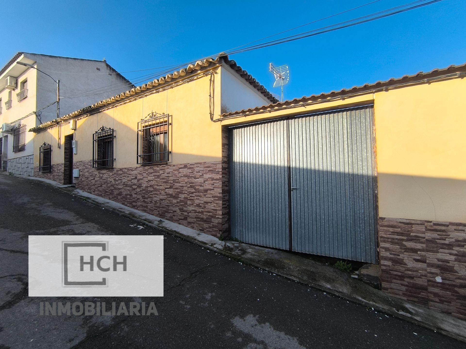 Exterior view of House or chalet for sale in La Puebla de Montalbán  with Storage room and Furnished
