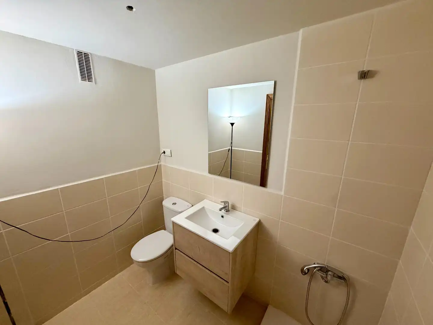 Badezimmer von Wohnung zum Verkauf in Almussafes mit Klimaanlage