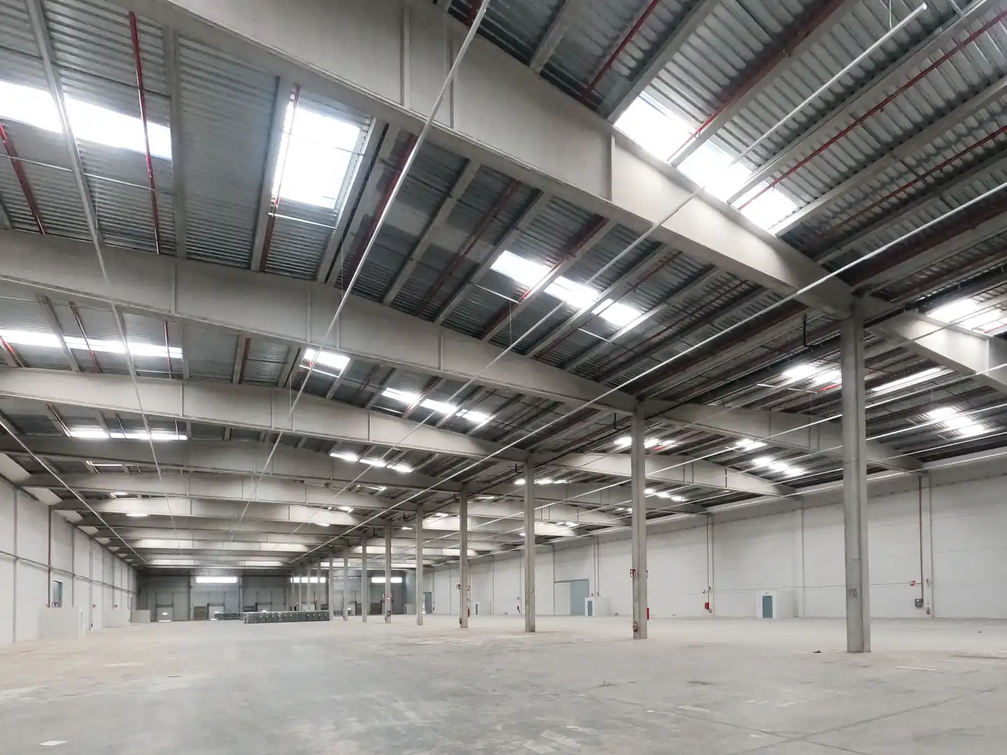 Industrial building with lift to rent in Avenida del Río Henares 78, imagen 3