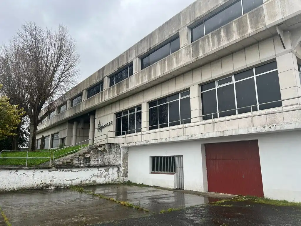 Außenansicht von Fabrikhallen zur Miete in Arteixo mit Heizung