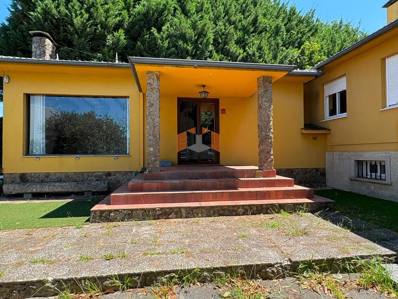 Vista exterior de Casa o chalet en venta en Vigo  con Calefacción, Jardín privado y Parquet