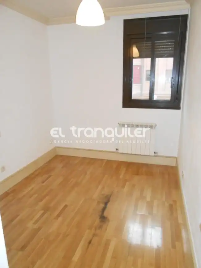 Bedroom of Flat for rent in Alcalá de Henares  with Air Conditioner, Parquet flooring and Swimming Pool