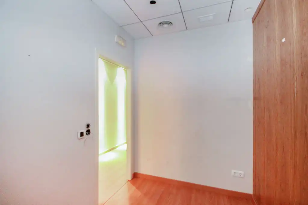 Business premises for sale in C/ Joan Llaverias, imagen 14
