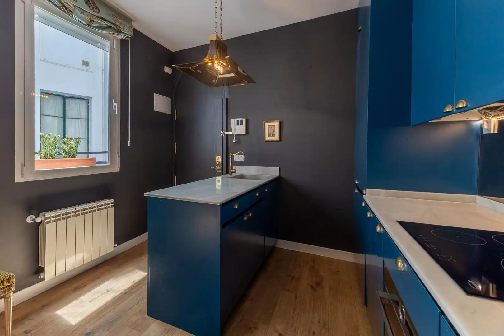 Cuina de Apartament de lloguer en Madrid amb Aire condicionat, Calefacció i Moblat