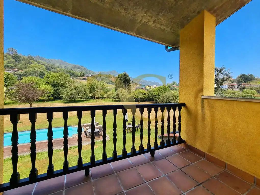 Terrassa de Casa o xalet en venda en Oviedo  amb Calefacció, Jardí privat i Terrassa