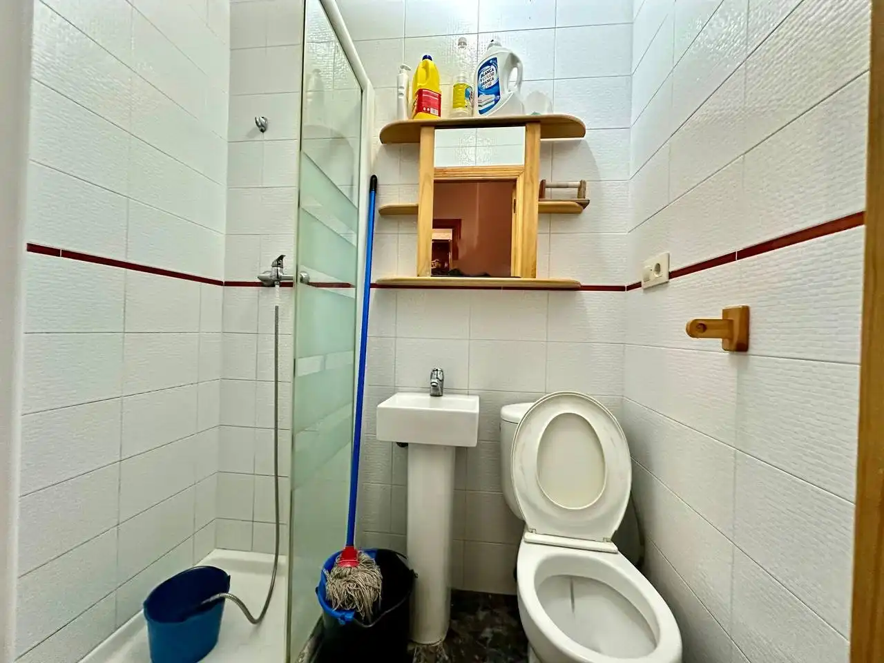 Badezimmer von Einfamilien-Reihenhaus zum Verkauf in El Ejido mit Klimaanlage, Heizung und Privatgarten