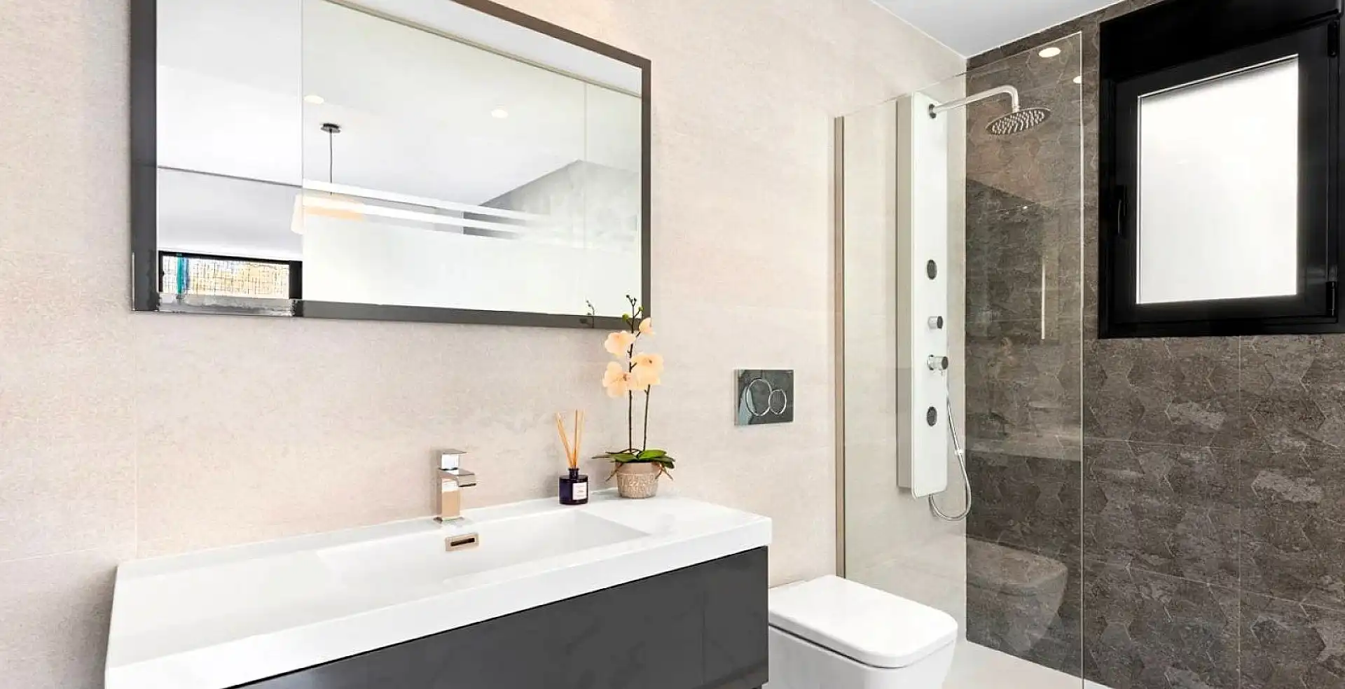 Bathroom of Houses for sale in San Miguel de Salinas
