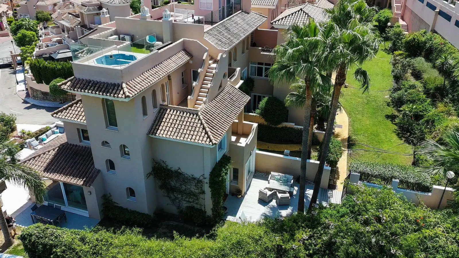 Vista exterior de Casa adosada en venta en Manilva con Aire acondicionado, Piscina y Amueblado