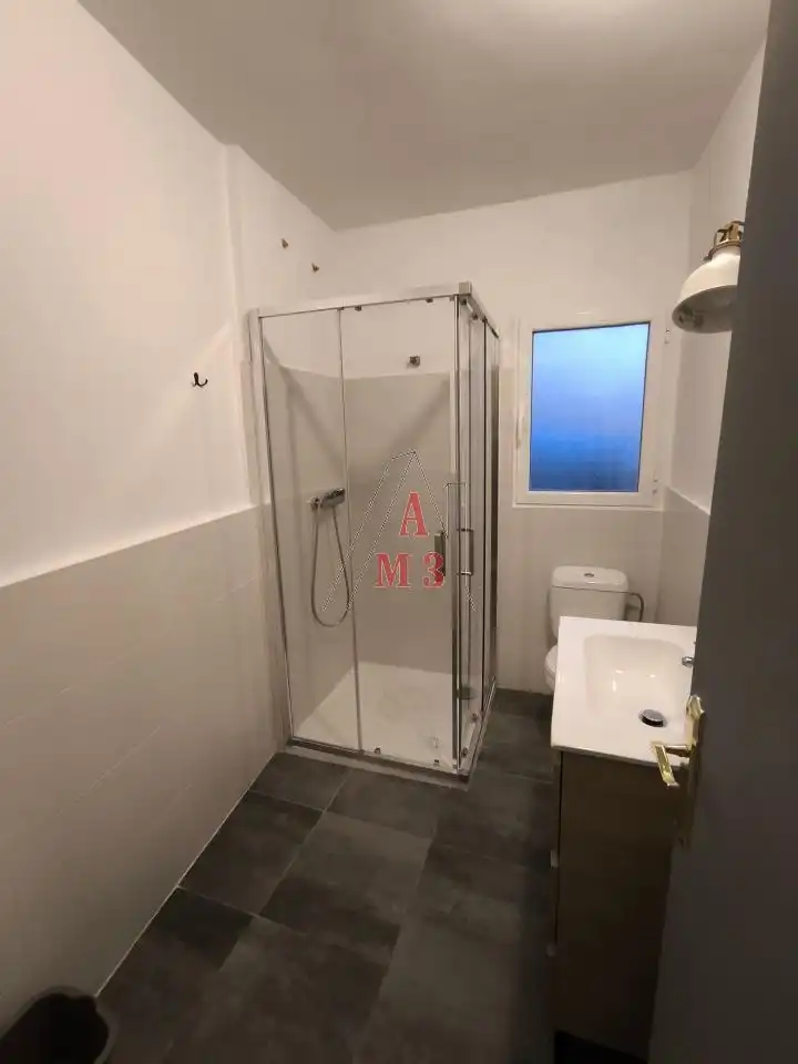 Baño de Piso para compartir en León Capital  con Calefacción y Amueblado
