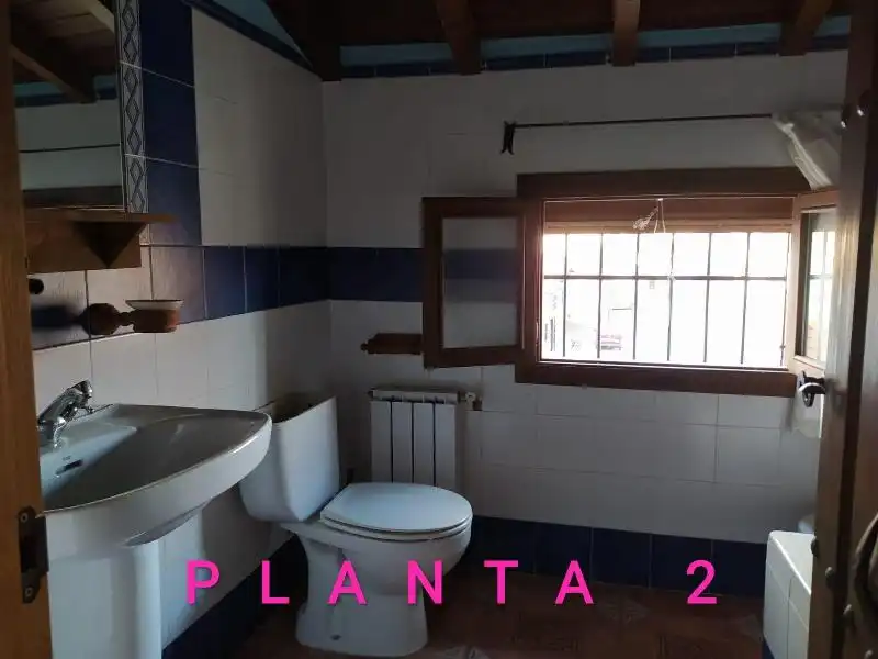 Badezimmer von Einfamilien-Reihenhaus zum Verkauf in Villa del Campo mit Privatgarten und Möbliert