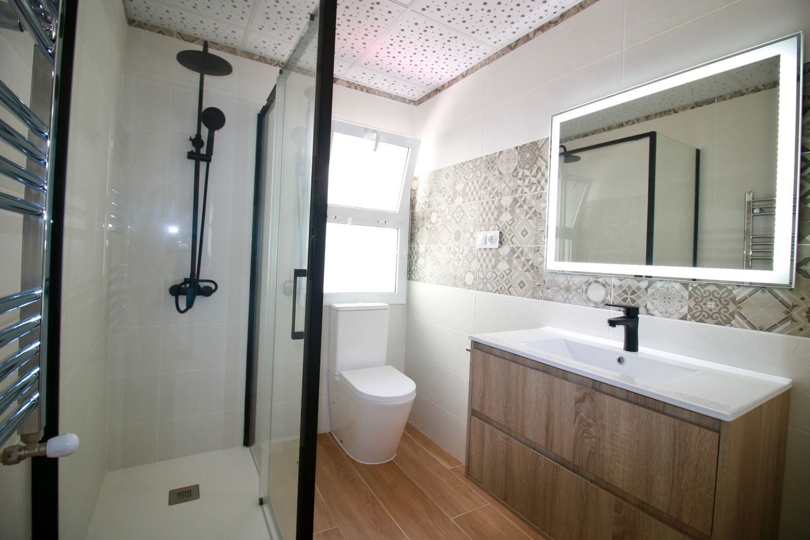 Bathroom of Flat for sale in Cáceres Capital  with Air Conditioner and Storage room