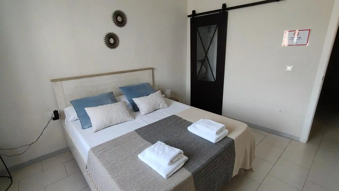 Schlafzimmer von Dachboden zur Miete in Córdoba mit Klimaanlage, Terrasse und Möbliert
