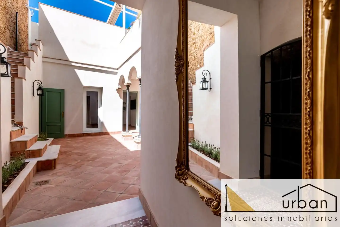 Houses for sale in Chipiona  with Private garden