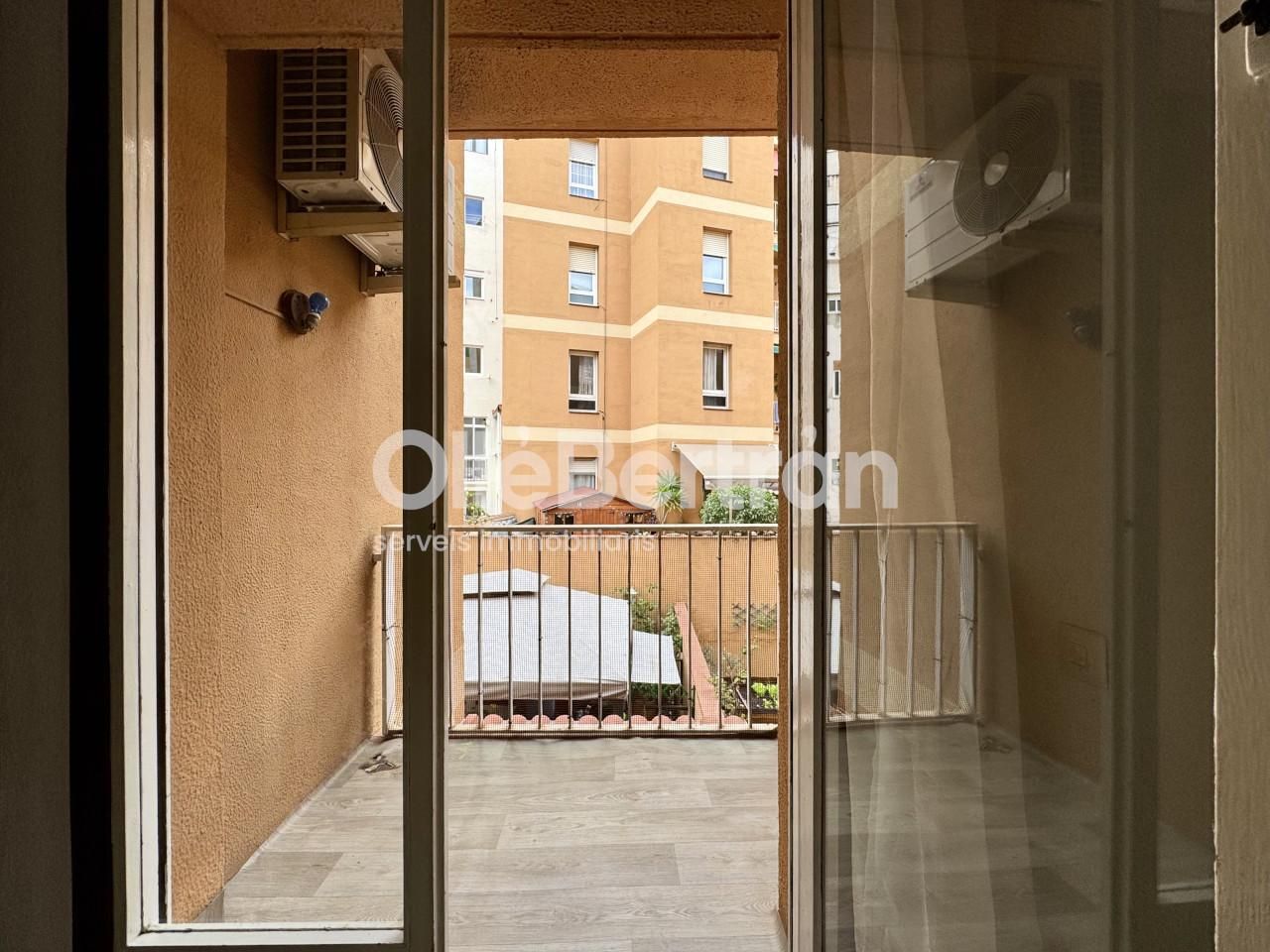 Bedroom of Flat for sale in  Barcelona Capital  with Balcony