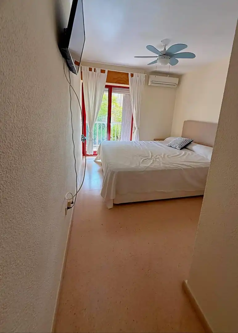 Dormitori de Casa adosada en venda en El Campello amb Aire condicionat, Jardí privat i Terrassa