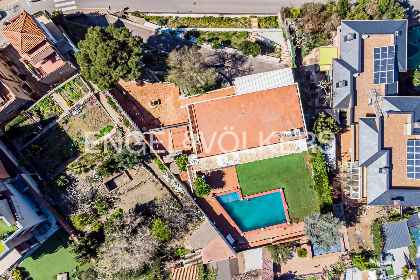 Vista exterior de Casa o xalet en venda en Sant Just Desvern amb Calefacció i Jardí privat