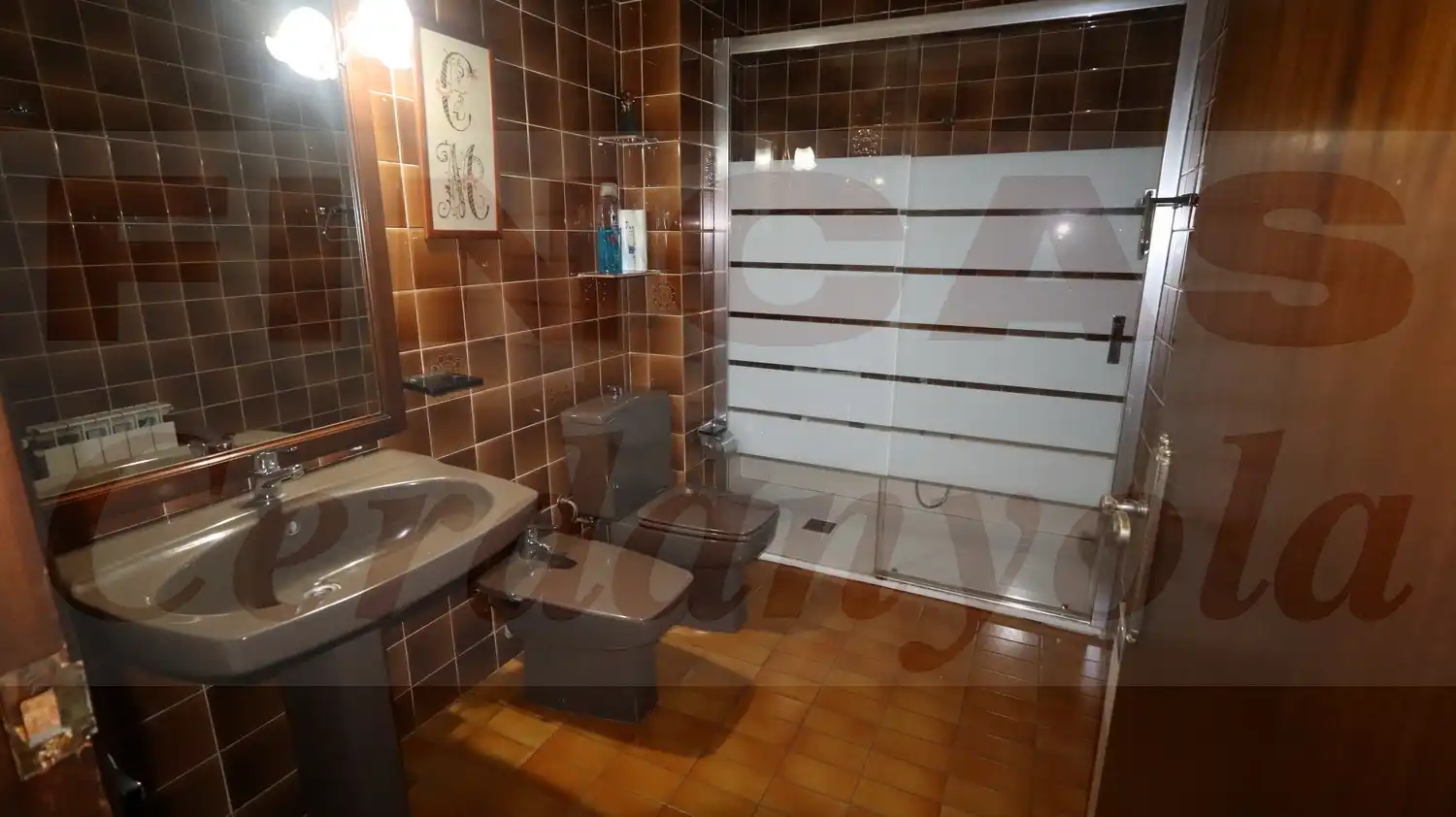 Bany de Pis en venda en Cerdanyola del Vallès amb Calefacció, Terrassa i Balcó