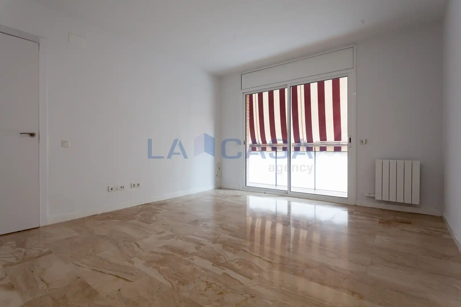 Living room of Flat for sale in L'Hospitalet de Llobregat  with Terrace and Balcony