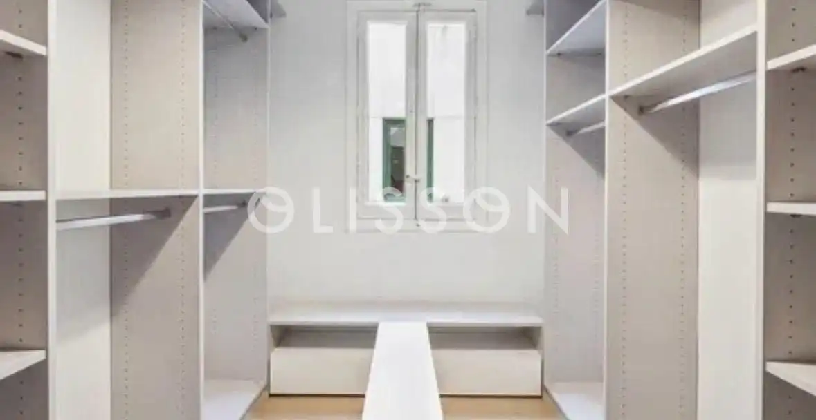 Habitación de Piso en venta en Madrid con Calefacción y Trastero